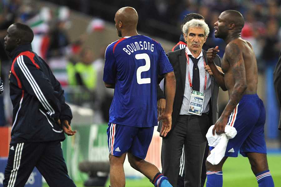 2010世界杯法国队罢训闹剧的背后,究竟谁该承