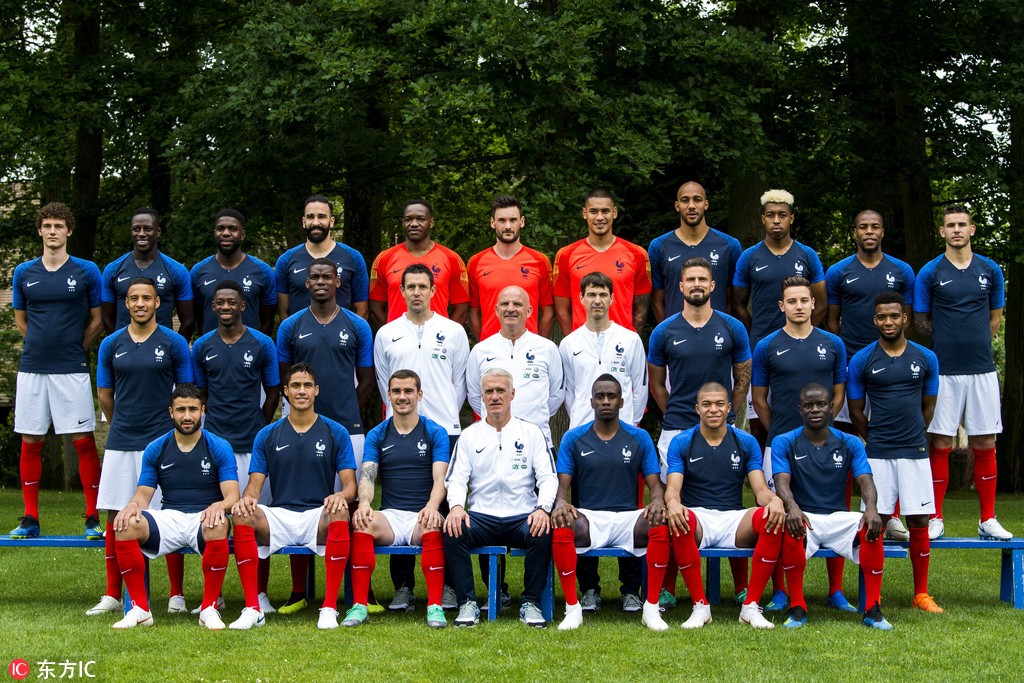 图集:法国队公布2018年世界杯全家福合照,球员