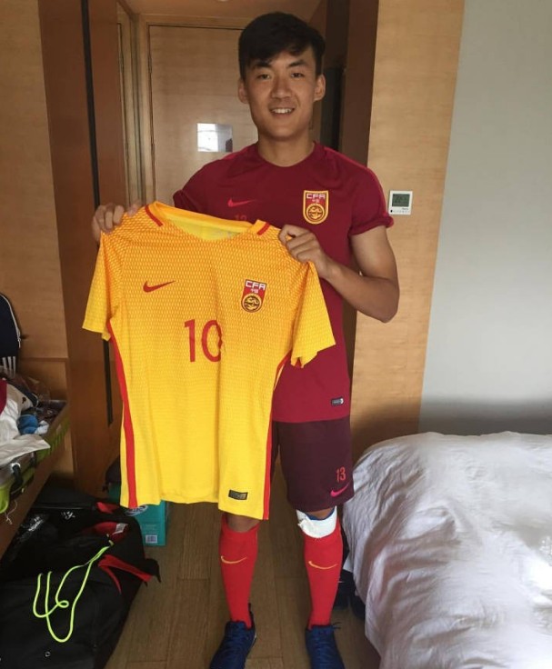 德国青训出品的中国少年 土伦杯陪读生的足球