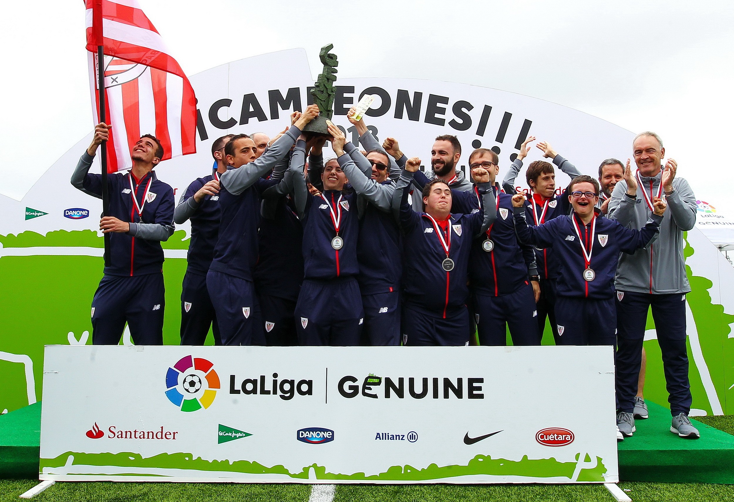 西班牙人队问鼎首届西甲Genuine足球联赛冠军