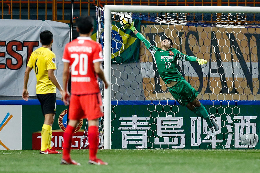 近日,亚足联展开了亚冠小组赛和16强比赛的最佳扑救评选,中国门将曾诚