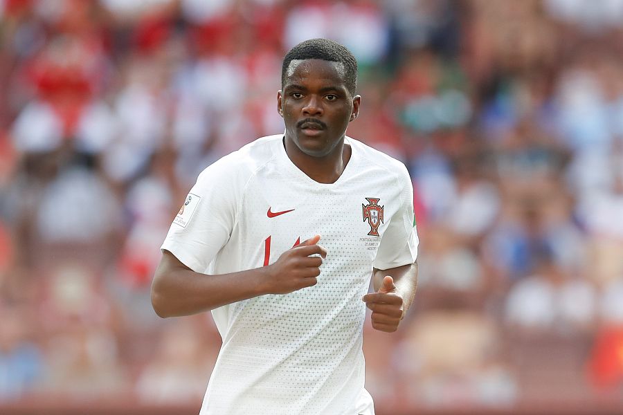 据意大利媒体报道,国际米兰有意免签葡萄牙中场大将威廉-卡瓦略