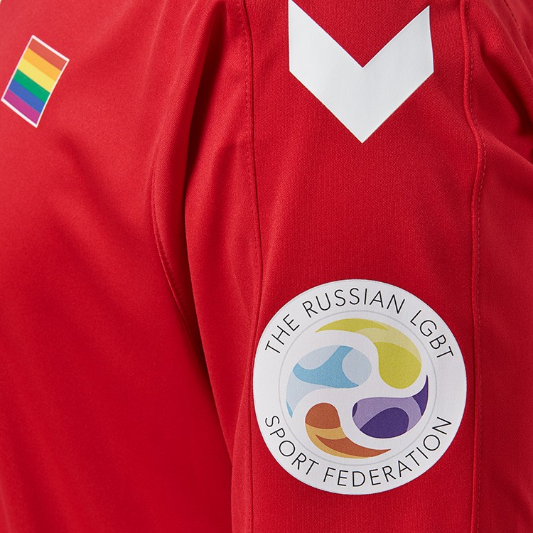 为LGBT发声,Hummel推出彩虹战袍球衣套装