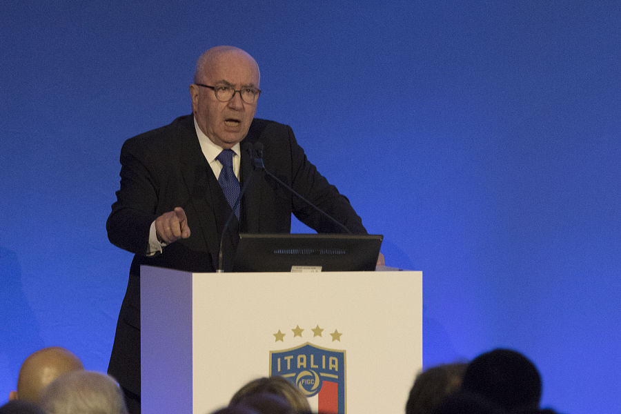 塔维奇奥:荷兰也没进世界杯,但他们的足协主席