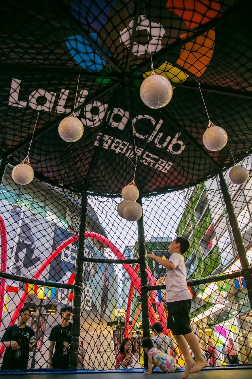 西甲俱乐部足球嘉年华火热来袭,校园训练营将