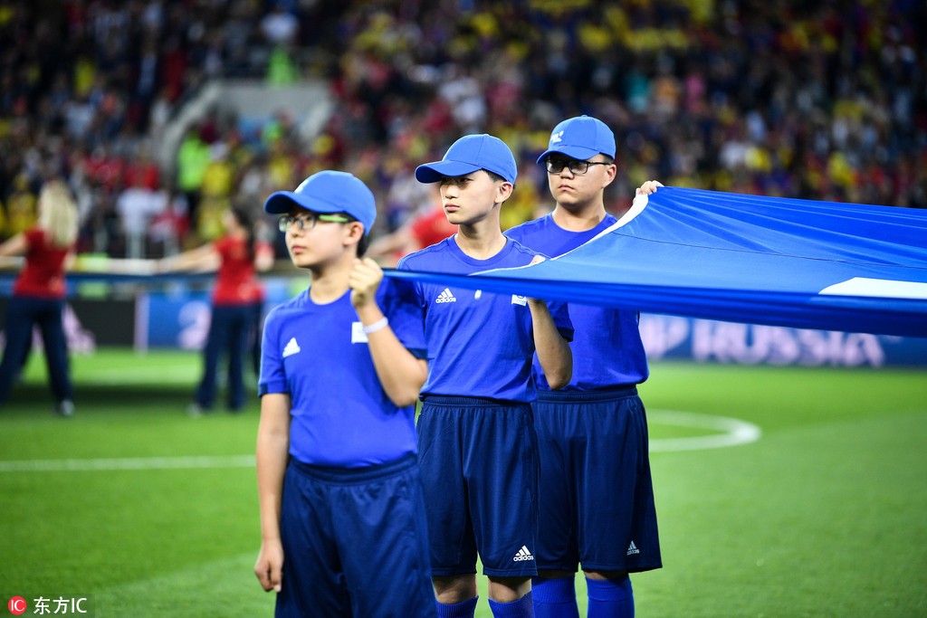 图集:世界杯不乏中国元素,中国少年护旗入场