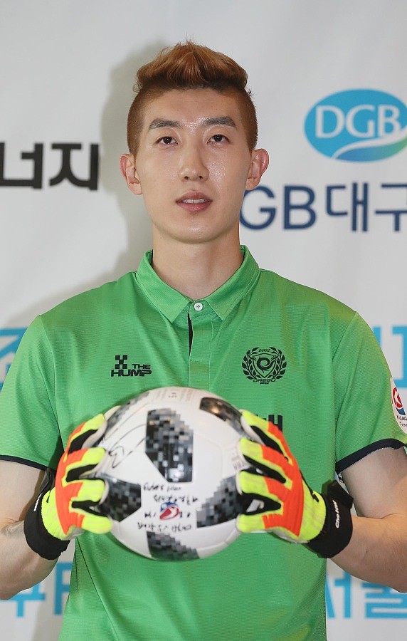 球色怡人特别版:韩国队门将赵贤佑