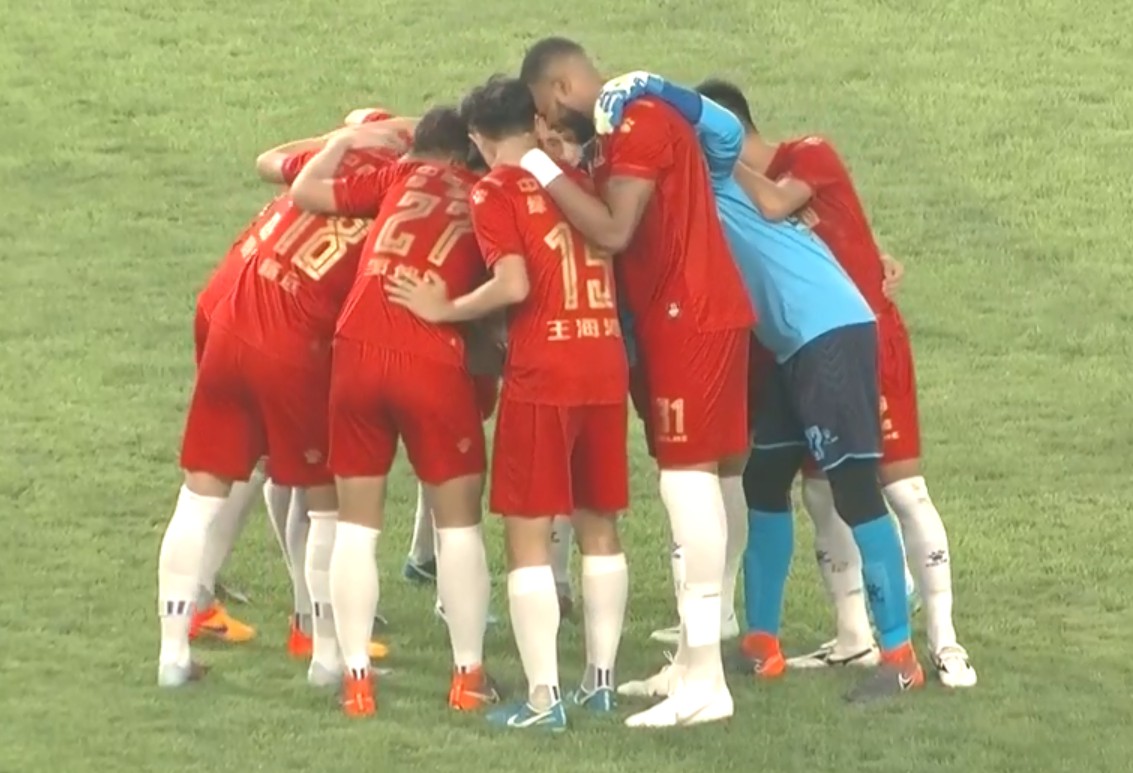 超越客场2-1北控终结三轮不胜,多米尼克破门,拉