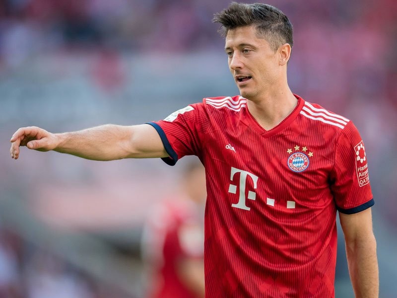 踢球者前锋评级:莱万洲际级