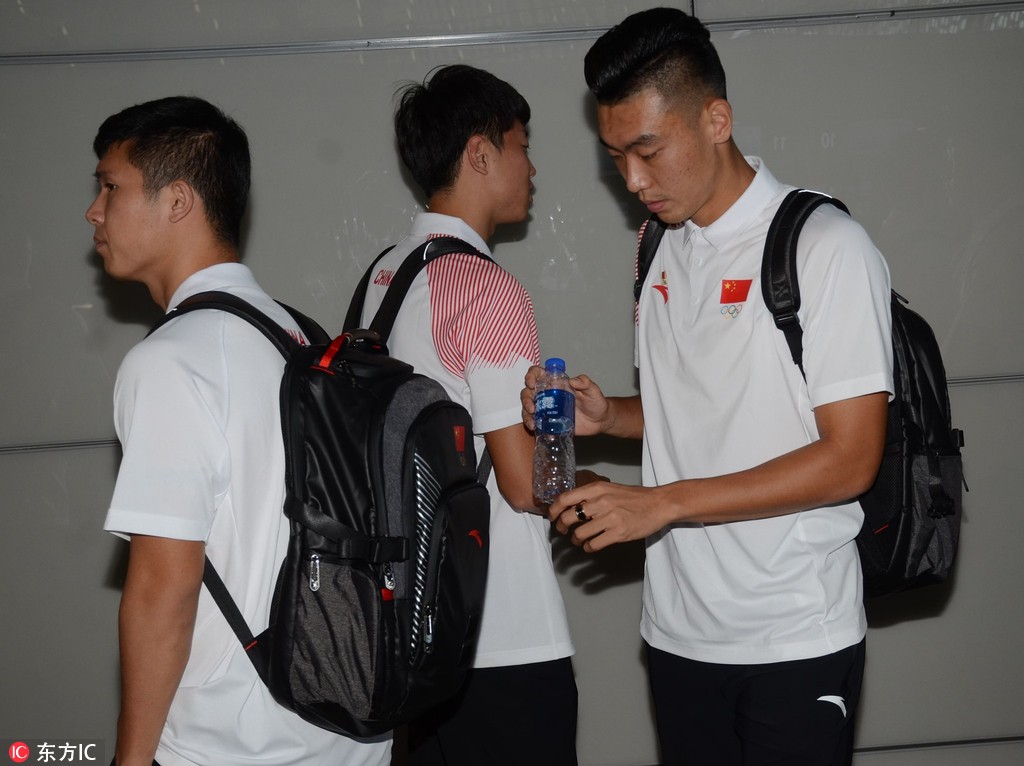 图集:U23国足启程出征印尼亚运会,众将帅气十