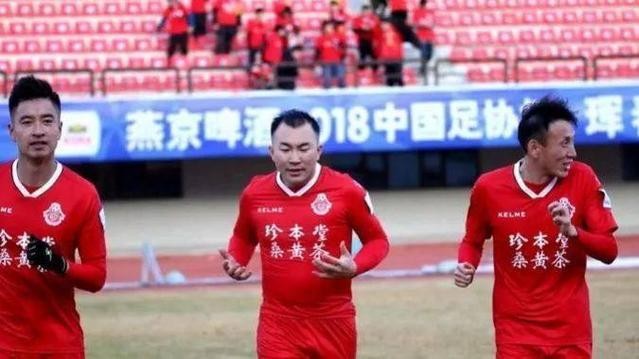 王思聪打职业联赛赚足眼球?足球世界同样有老