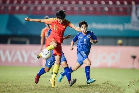 中国女足5比0泰国进四强,姑娘们更有希望拿奖