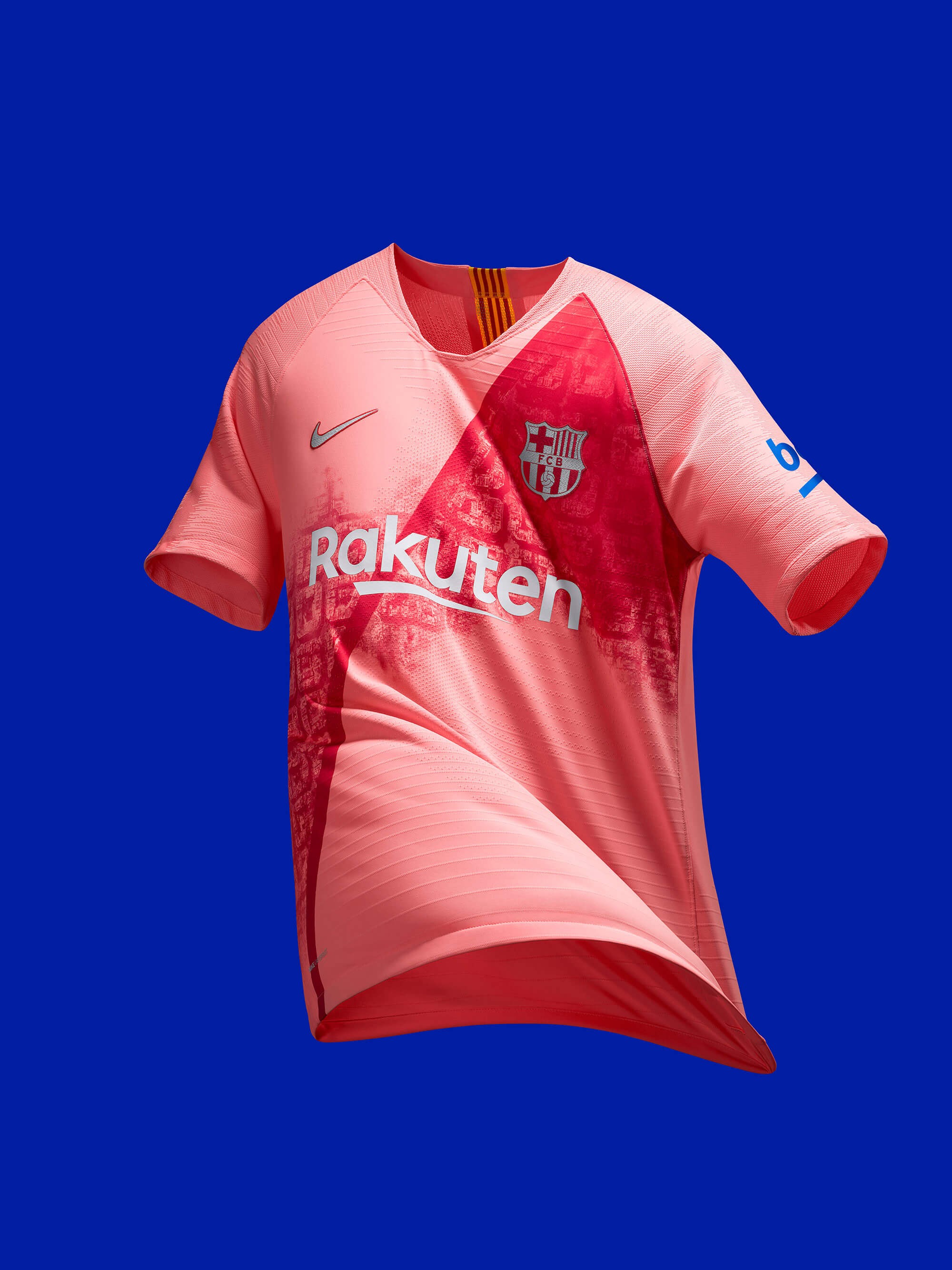粉色城市!巴塞罗那2018\/19赛季第三球衣发布!