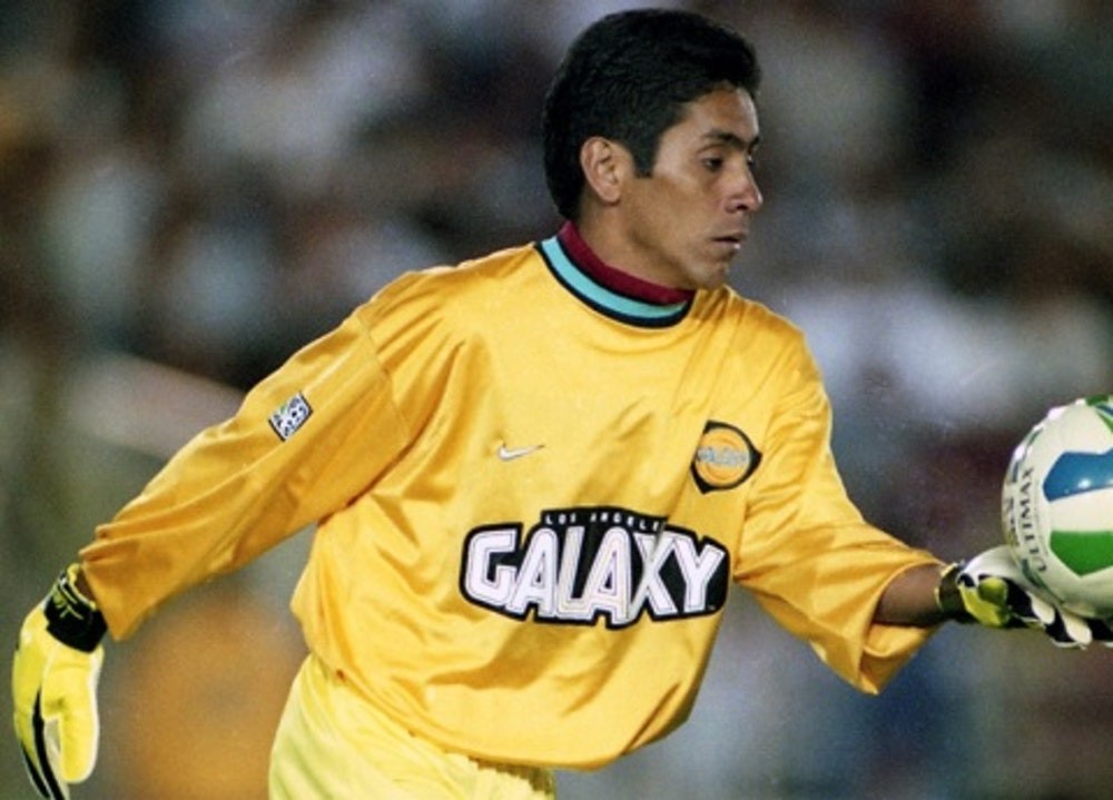 拉丁文化月,洛杉矶银河发旧照向球队名宿坎波