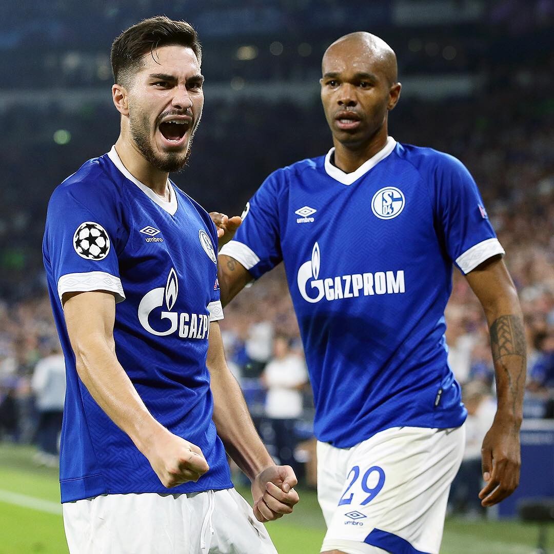 向前跑,迎着冷眼和嘲笑,生命的广阔不历经磨难