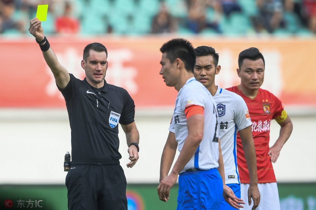 中国裁判和中国足球,哪一个会先让国人骄傲?