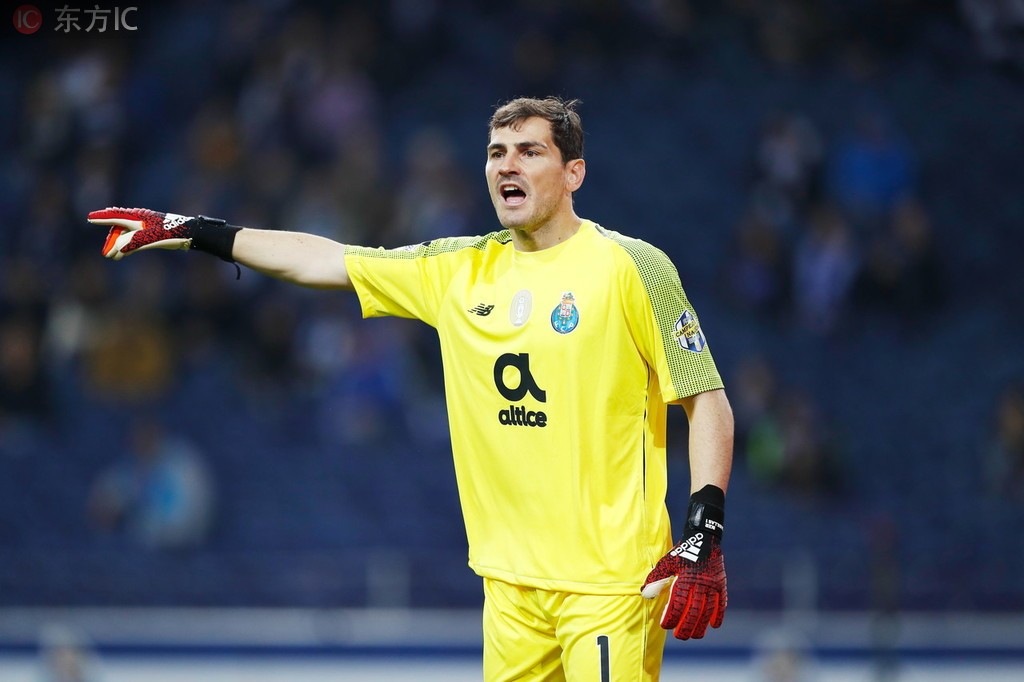 西班牙门将卡西利亚斯在推特的最新动态引来无数网友