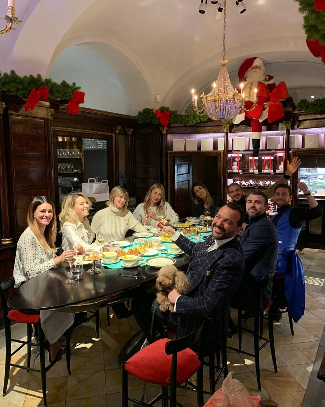 pre-christmas dinner with friends   圣诞前和朋友们的聚餐?