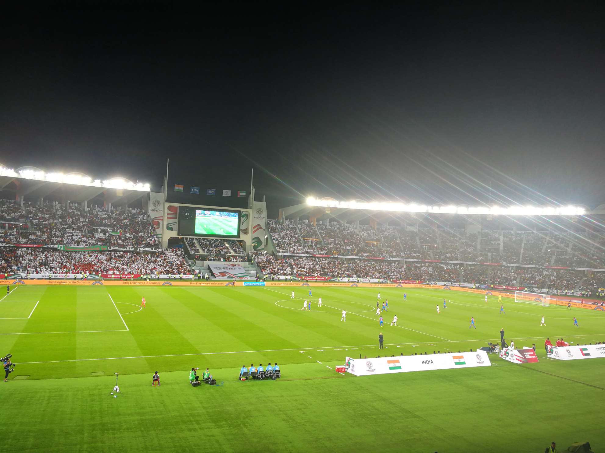 阿联酋对印度的比赛共有43206人到场,为开赛