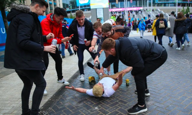 臭名昭著的英国足球流氓是个怎样的群体