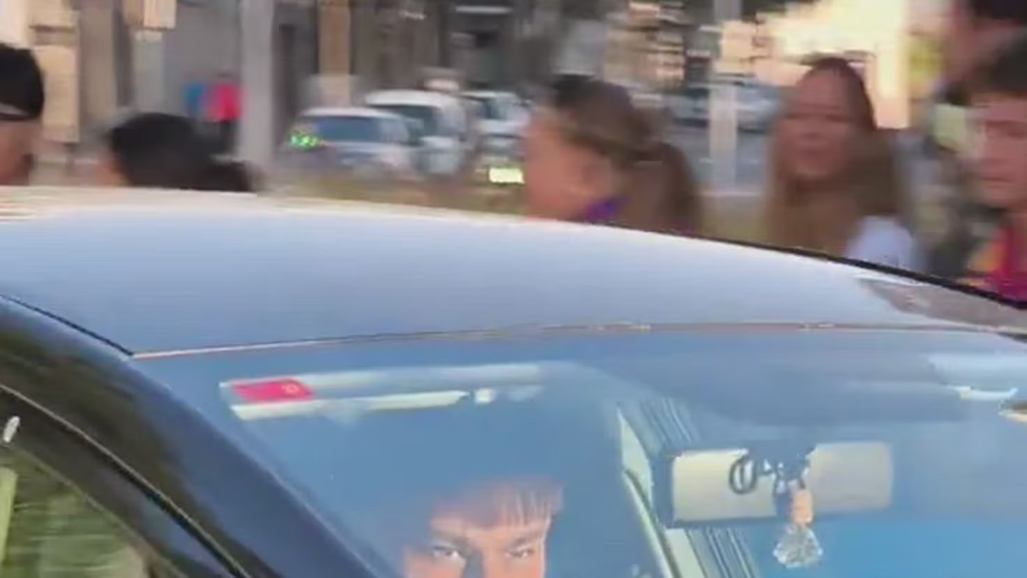 El nuevo dorsal ‘4’ del Barça aparece en el entrenamiento con este coche: los fans alucinan en redes